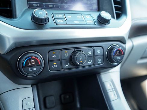 Used 2018 GMC Acadia SLT image 22