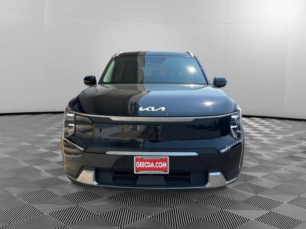 Certified 2026 Kia EV9 Wind AWD/4WD image 3