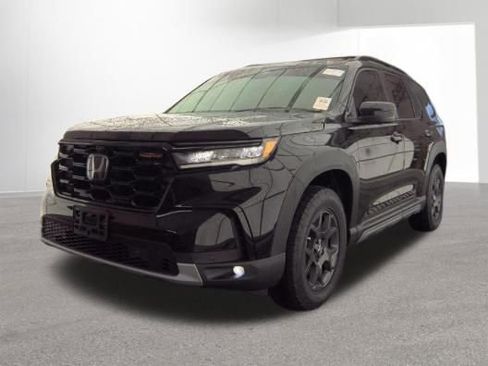 Used 2023 Honda Pilot TrailSport image 2