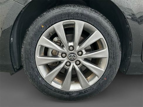 Used 2017 Toyota Camry XLE image 15