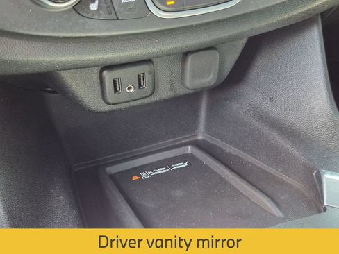 Used 2022 Chevrolet Traverse LT FWD image 32