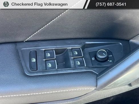 Used 2022 Volkswagen Tiguan SE FWD image 14