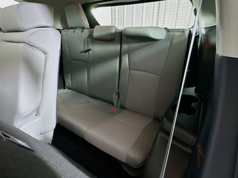 Used 2024 Toyota Highlander LE image 29