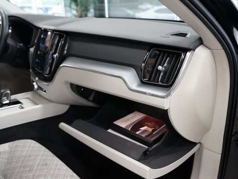 Used 2022 Volvo XC60 T8 Inscription Expression image 48