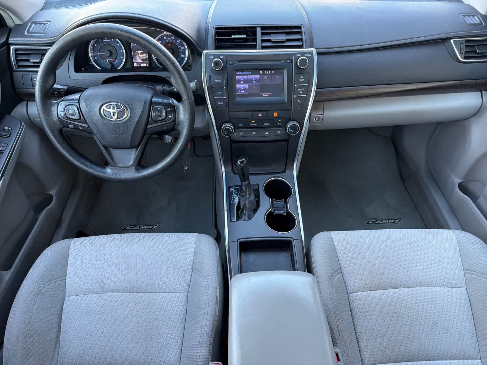 Used 2017 Toyota Camry LE FWD image 3