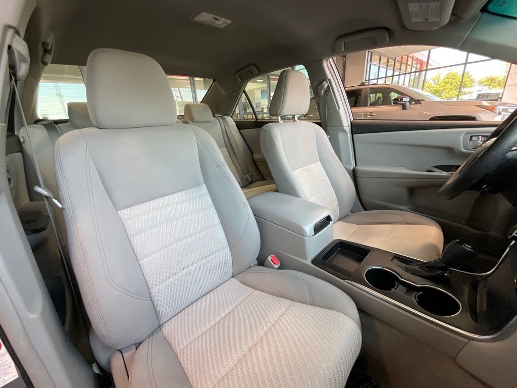 Used 2017 Toyota Camry LE FWD image 18