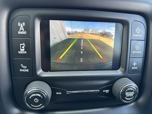 Used 2018 Jeep Compass Latitude w/ Cold Weather Group AWD/4WD image 17