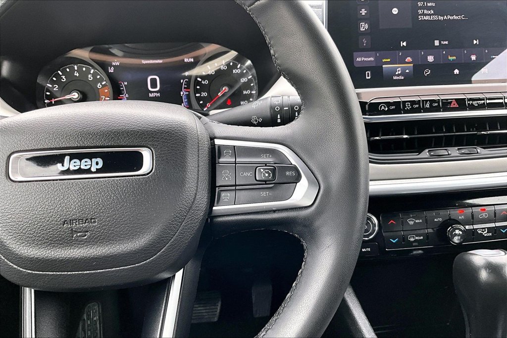 Used 2025 Jeep Compass Limited AWD/4WD image 19