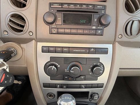 Used 2006 Jeep Commander 2WD image 78