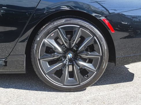 Used 2026 BMW 750e xDrive w/ Premium Package AWD/4WD image 8