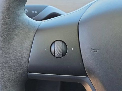Used 2024 Tesla Model Y 2WD image 18