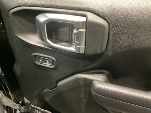 Used 2025 Jeep Gladiator Sport AWD/4WD image 12