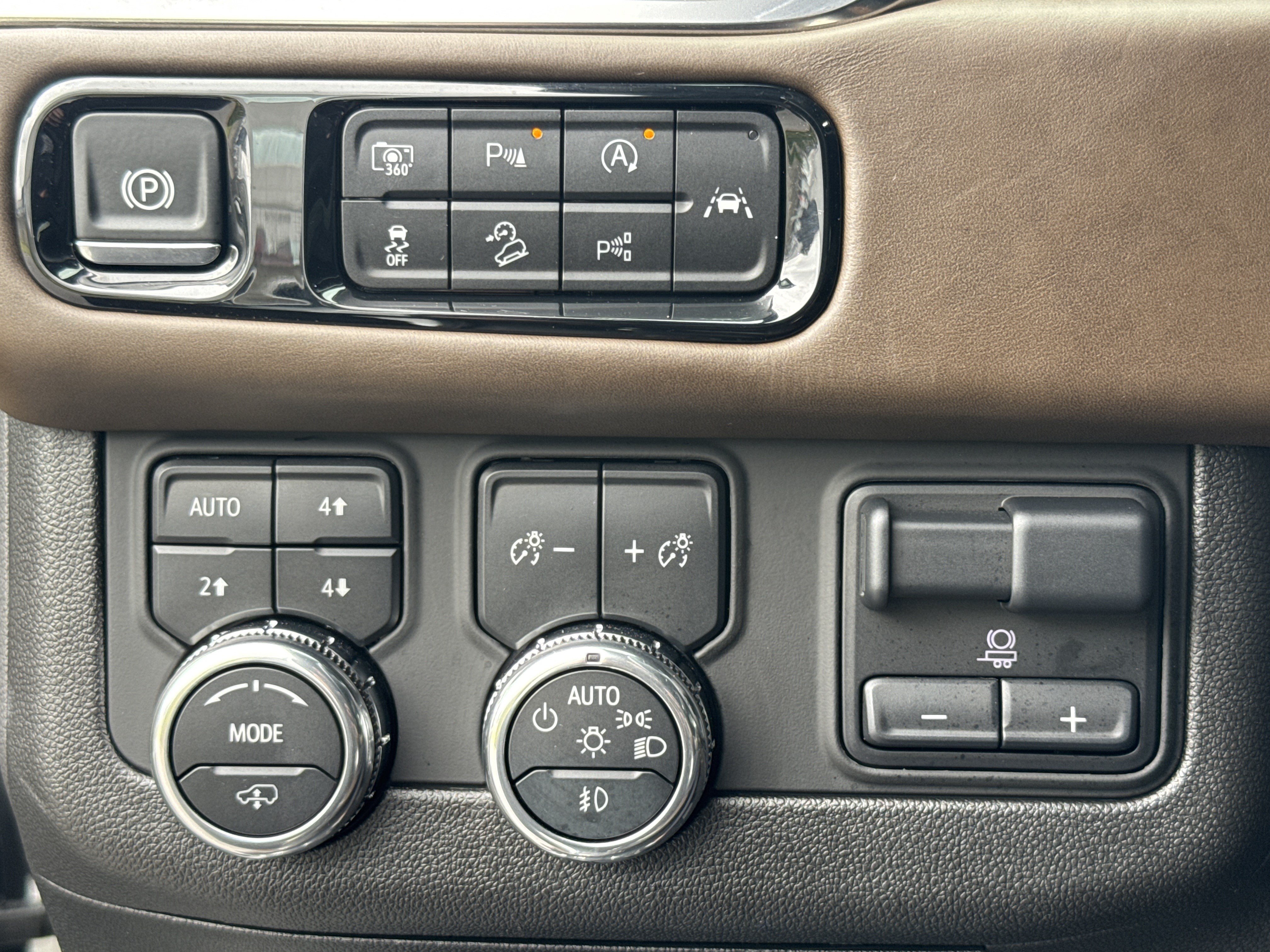 Used 2025 GMC Yukon Denali Ultimate AWD/4WD image 19