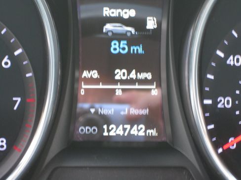 Used 2013 Hyundai Santa Fe Sport w/ Technology Pkg FWD image 19