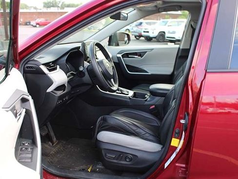 Certified 2021 Toyota RAV4 XLE w/ Convenience Package AWD/4WD image 12