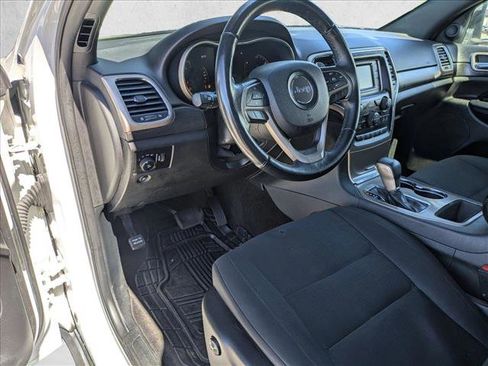 Used 2017 Jeep Grand Cherokee Laredo w/ Quick Order Package 23E image 10