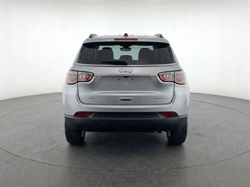 Used 2025 Jeep Compass Latitude AWD/4WD image 6