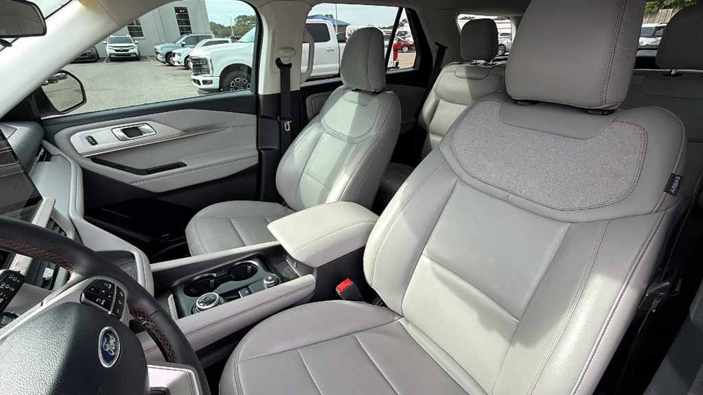 Certified 2025 Ford Explorer Active w/ Active Comfort Package RWD image 22