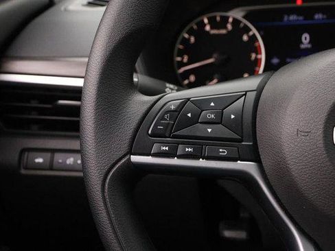 Used 2025 Nissan Altima 2.5 SV image 11