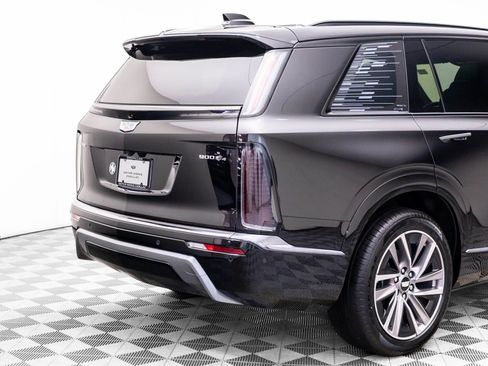 New 2026 Cadillac Vistiq Luxury w/ LPO, Floor Liner Package AWD/4WD image 34