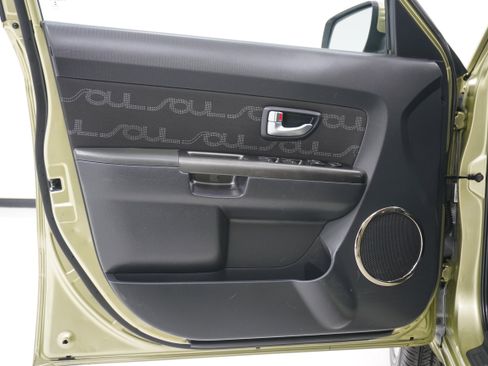 Used 2013 Kia Soul + image 12