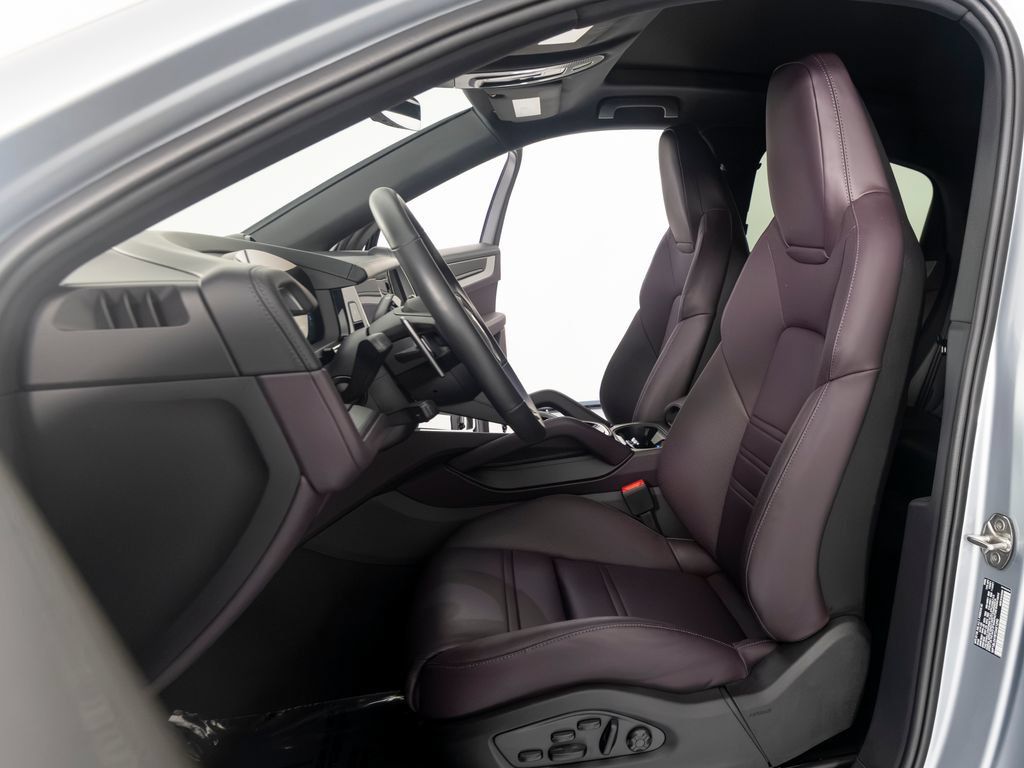 Certified 2026 Porsche Cayenne S AWD/4WD image 4