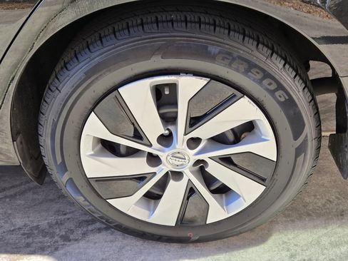 Used 2020 Nissan Altima 2.5 S FWD image 10
