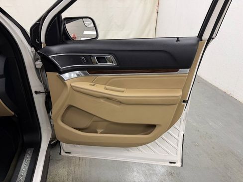 Used 2016 Ford Explorer Limited image 10