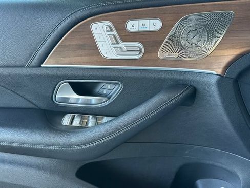 Used 2022 Mercedes-Benz GLS 450 4MATIC image 10