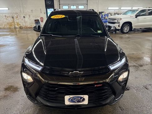 Used 2021 Chevrolet TrailBlazer RS w/ Sun and Liftgate Package image 2
