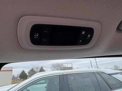 Used 2023 Chrysler Voyager LX image 8