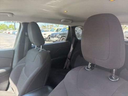 Used 2020 Jeep Cherokee Latitude AWD/4WD image 10