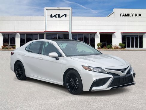 Used 2023 Toyota Camry XSE image 1