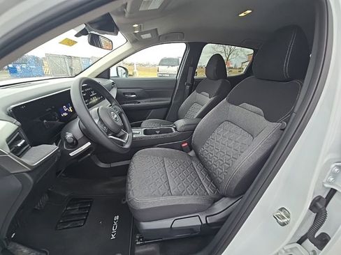Used 2025 Nissan Kicks SV image 14