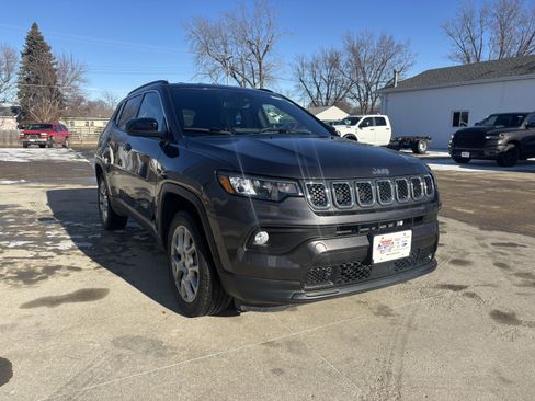 Certified 2023 Jeep Compass Latitude image 2