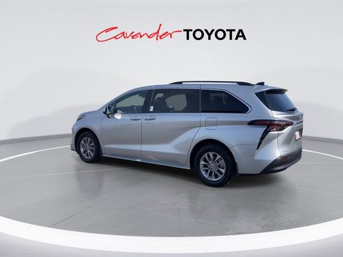 Certified 2025 Toyota Sienna XLE image 6