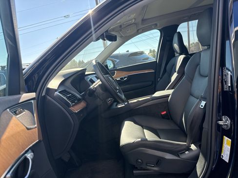 Used 2025 Volvo XC90 B6 Plus image 7