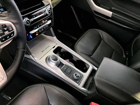 Used 2022 Ford Explorer Limited w/ Equipment Group 301A AWD/4WD image 17