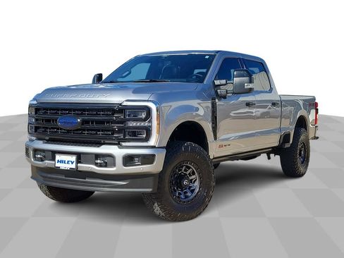 Used 2024 Ford F250 Platinum image 4