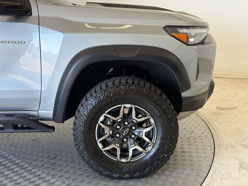 Used 2026 Chevrolet Colorado ZR2 w/ Technology Package AWD/4WD image 12