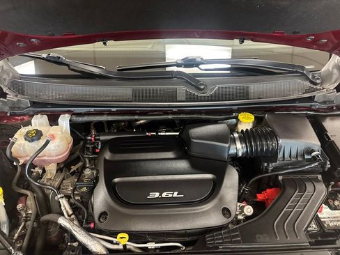 Used 2017 Chrysler Pacifica Touring Plus w/ Tire & Wheel Group FWD image 39