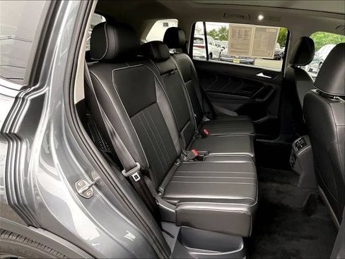 Used 2024 Volkswagen Tiguan SE w/ Panoramic Sunroof Package AWD/4WD image 22
