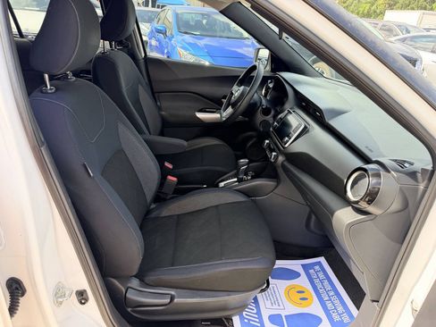 Used 2018 Nissan Kicks SV FWD image 17
