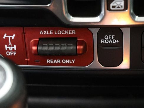 Used 2024 Jeep Wrangler Unlimited image 25