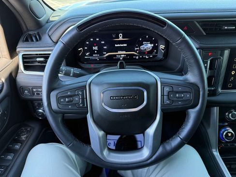 Used 2024 GMC Yukon XL Denali w/ Advanced Technology Package image 16