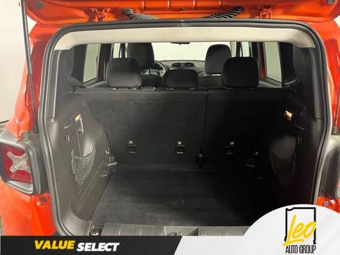 Used 2016 Jeep Renegade Latitude w/ Cold Weather Group FWD image 10