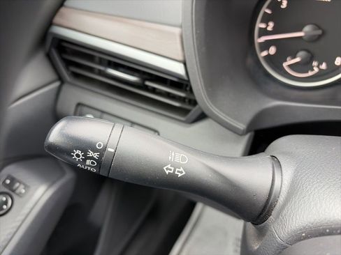 Used 2025 Nissan Altima 2.5 SV image 17