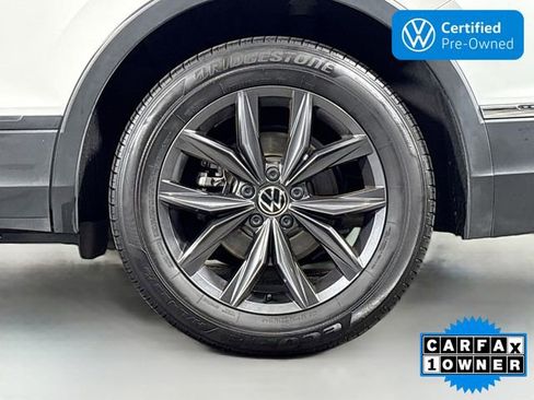 Used 2023 Volkswagen Tiguan SE w/ Panoramic Sunroof Package image 32