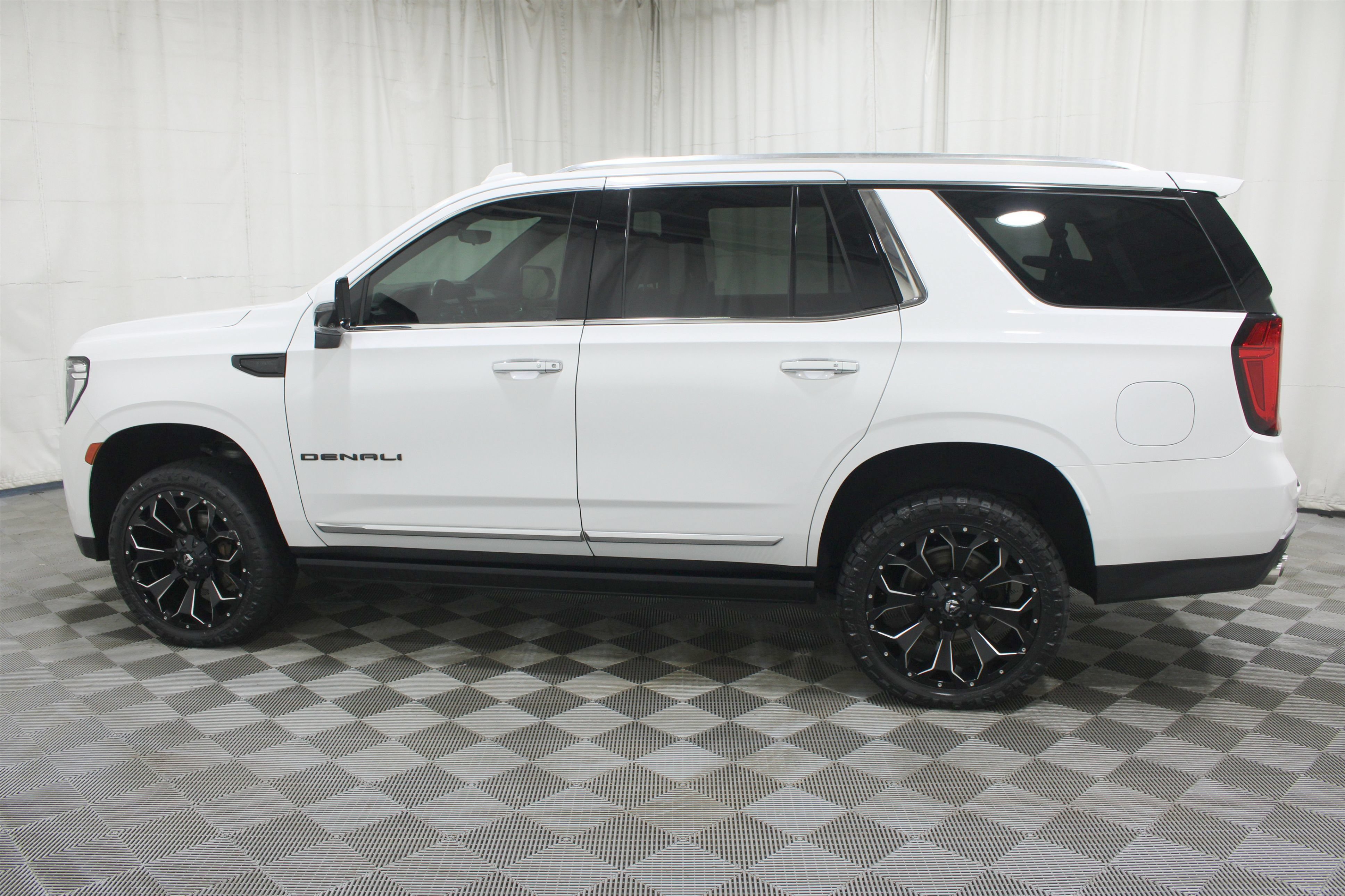 Used 2021 GMC Yukon Denali w/ Denali Ultimate Package AWD/4WD image 37