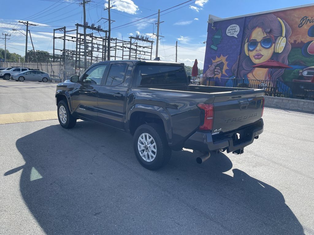 Certified 2025 Toyota Tacoma SR5 AWD/4WD image 3